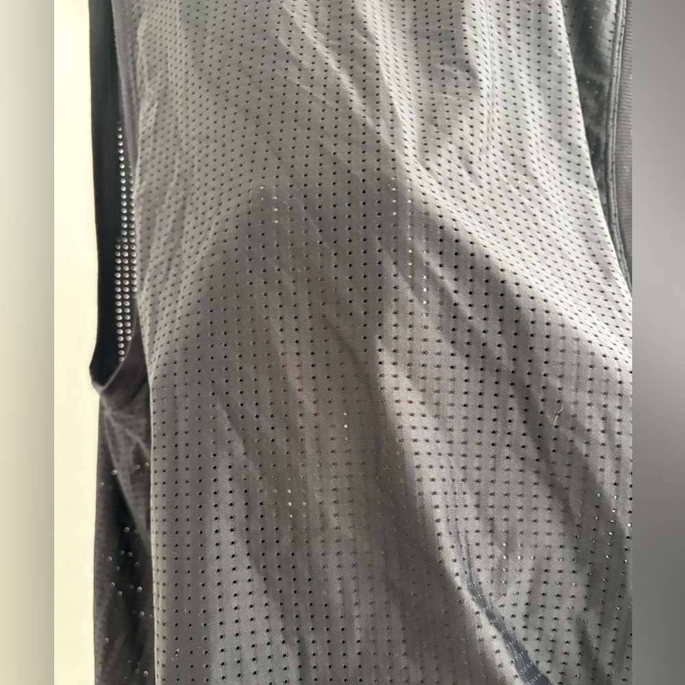 Lululemon silky mesh tank - Picture 2 of 3